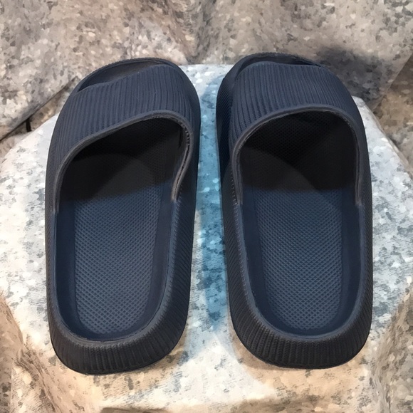 Men’s Size 5/6 Navy Blue Slide Sandals, Soft, Flexible & Supportive. ☀️NWOT☀️ - Picture 3 of 7
